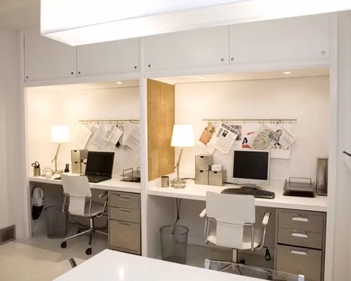 Tận dụng thời gian dọn dẹp văn phòng. Việc quét dọn, lau chùi, vệ sinh tại bàn làm việc giúp dân văn phòng giảm lượng calo trong cơ thể, mà lại có tác dụng tích cực cho việc giảm cân.