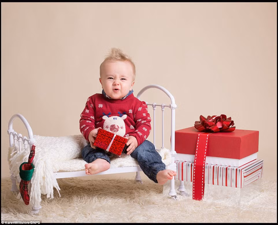 Khuôn mặt cực hào hứng khi nhận được quà Noel.