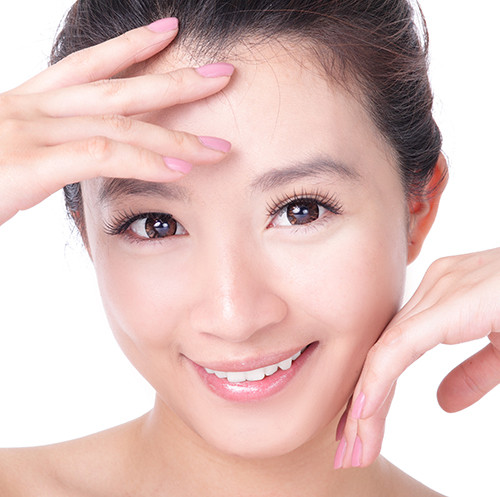 Chăm sóc da mịn màng. Một trong những yếu tố làm đẹp ngày Tết bạn cần quan tâm nhất chính là làn da của mình. Thông thường, chăm sóc làm đẹp da trước vài tháng mới đem lại hiệu quả cao. Tuy nhiên nếu lúc này bạn bắt đầu thực hiện cũng chưa hẳn đã quá muộn.