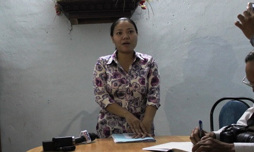 Bà Vũ Yến Oanh - chủ tịch UBND P1, Q8 trao đổi với báo chí - Ảnh: Hải Hiếu.