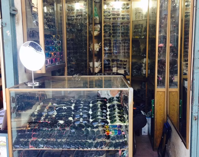 Cửa hàng kính siêu nhỏ