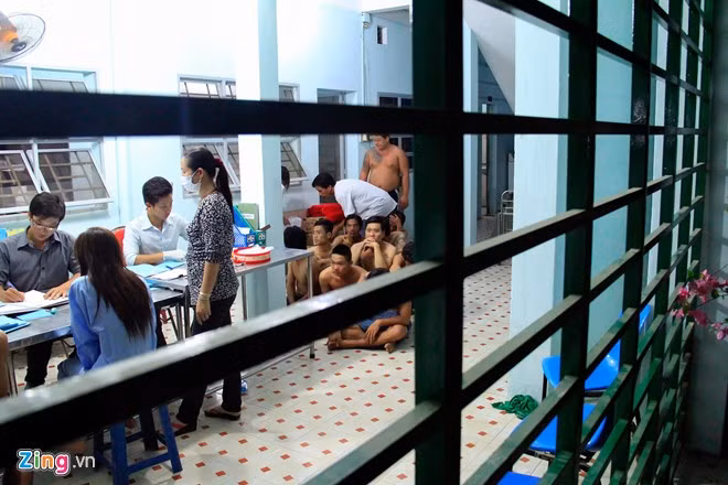 Bên cạnh nhiều người nghiện nam còn có nhiều người là nữ giới với tuổi đời còn rất trẻ.