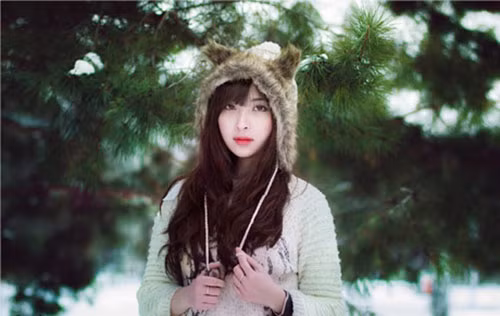 Sở hữu khuôn mặt vô cùng hiện đại và bắt mắt, Vũ Hoàng Yến (1992), sinh viên năm thứ tư khoa Kinh tế, trường Baskir State University (Ufa, Nga) khiến người đối diện khó có thể rời mắt.