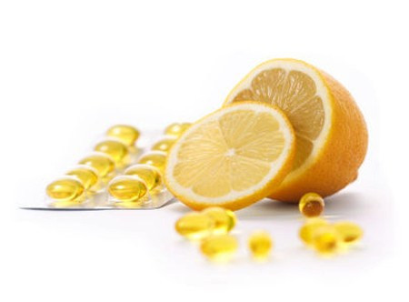 Dưỡng ẩm cho da với vitamin và khoáng chất: Sử dụng tinh chất ampoule giàu vitamin nhằm làm chậm quá trình lão hóa, tăng lượng collagen, làm mờ các vết thâm trên da.