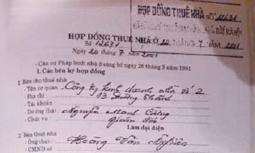 Hợp đồng gốc thuê biệt thự 12 Nguyễn Chế Nghĩa. Ảnh: P.V.