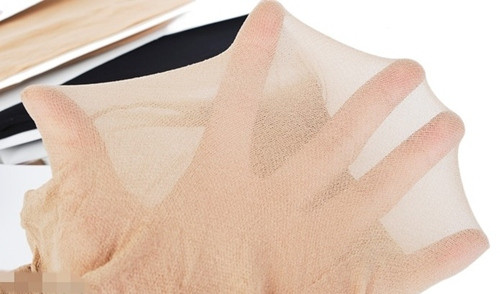 Không vắt tất mà chỉ bóp cho khô. Phơi tất trên bề mặt phẳng và tránh để ánh nắng gắt chiếu thẳng vào. Khi đi tất sun chiều dài của tất thành một hình chữ O bẹp rồi lồng chân vào. Thò ngón tay cái vào bên trong và cùng các ngón tay kia kéo tất lên.