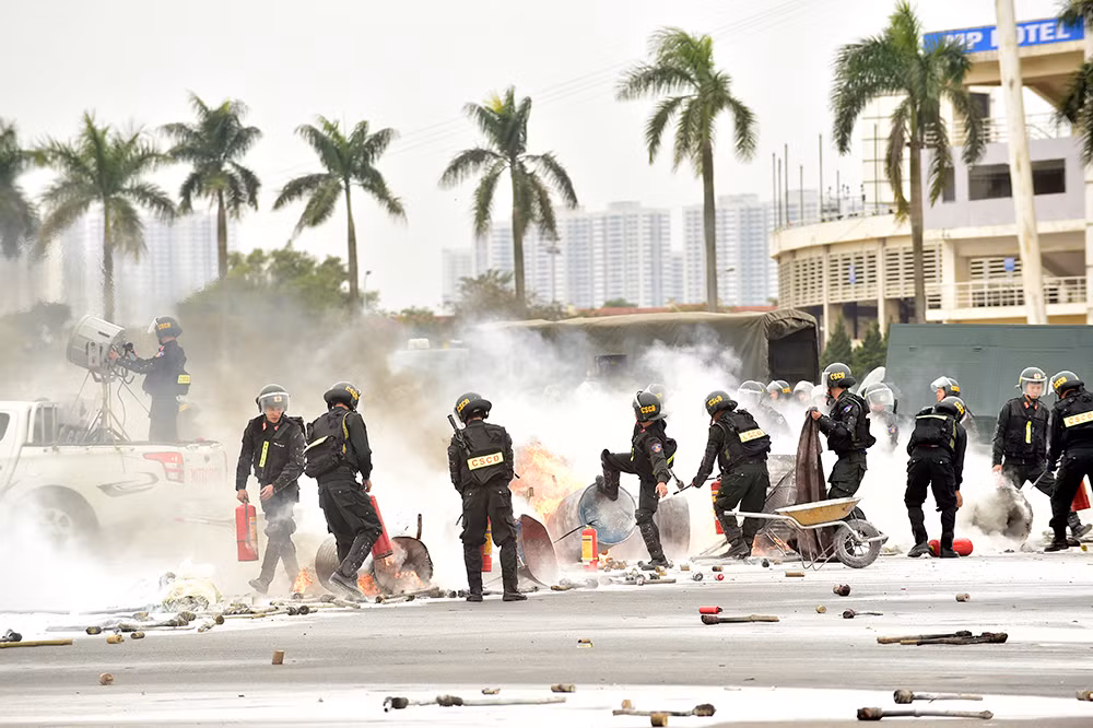 Canh dien tap bao ve Dai hoi Dang, chong khung bo bat coc con tin-Hinh-11