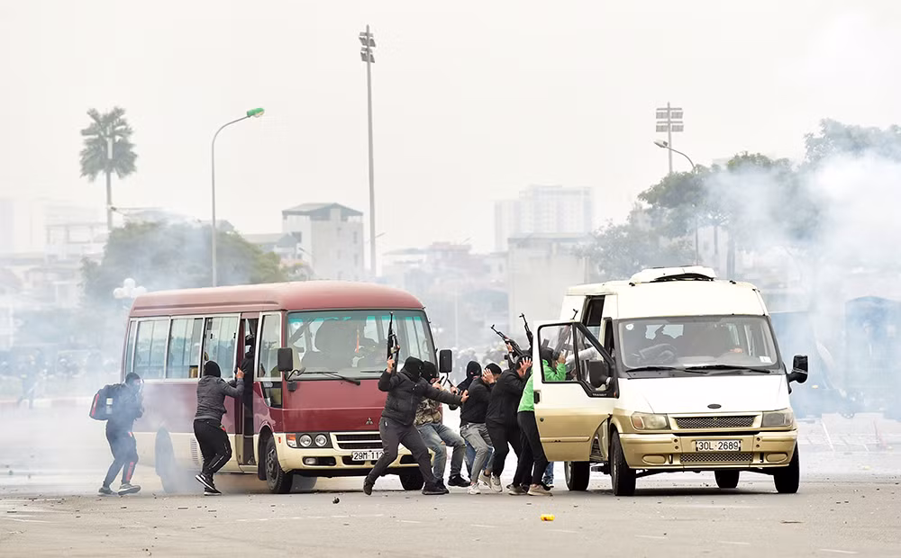 Canh dien tap bao ve Dai hoi Dang, chong khung bo bat coc con tin-Hinh-12