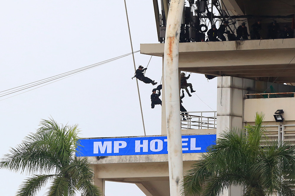 Canh dien tap bao ve Dai hoi Dang, chong khung bo bat coc con tin-Hinh-14