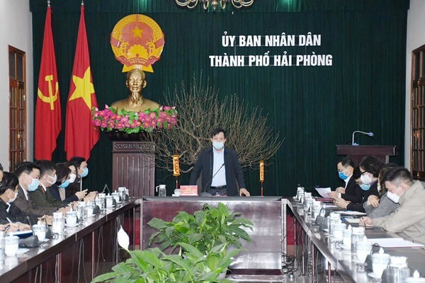 Hai Phong “goi” nu Giam doc ve huu tro lai lam “thu linh” chong dich