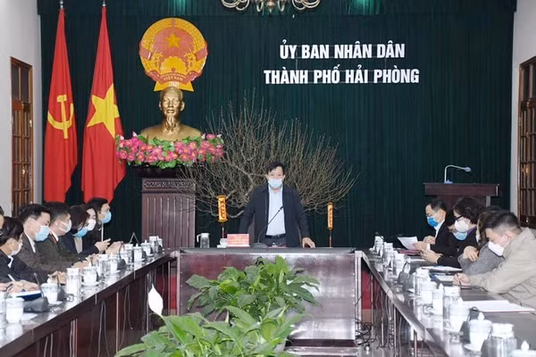 Hai Phong “goi” nu Giam doc ve huu tro lai lam “thu linh” chong dich