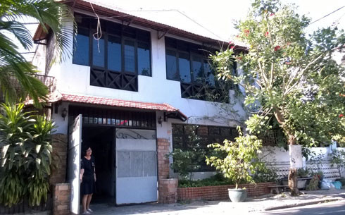 Đổ nợ sau phim "Dòng máu anh hùng", không còn có khả năng để trả nợ ngân hàng, gia đình NSƯT Chánh Tín sắp bị tịch thu nhà. Tuy nhiên, gia đình ông mong được chiếu cố gia hạn thời gian tịch thu nhà để vợ chồng ông xoay xở tìm nơi ở mới.