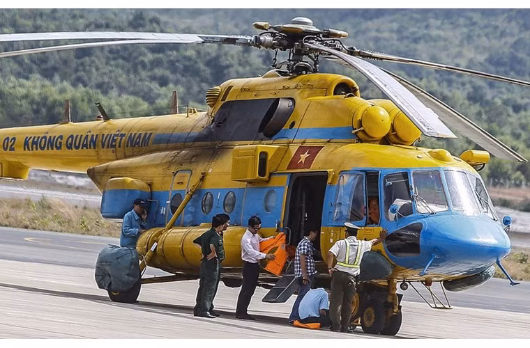Cho đến nay, quá nhiều thông tin về chiếc máy bay mất tích nhưng chưa có thông tin nào xác đáng khiến nhưng hi vọng dấy lên rồi lại vụt tắt. Việt Nam cũng đã thông báo dừng tìm kiếm chiếc máy bay mất tích này và cho biết sẵn sàng hỗ trợ nếu Malaysia cần. Tờ Thời báo Hoàn cầu của Trung Quốc đã lên tiếng chỉ trích những thông tin được phát hành công khai từ Malaysia là "thực sự hỗn loạn”. Hiện, nước này đang nghi ngờ cơ trưởng MH370 đã cướp máy bay...