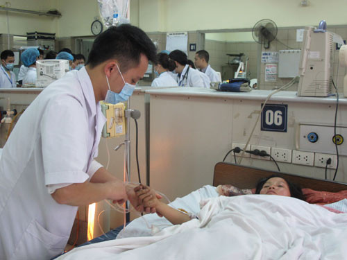 Điều đáng buồn hơn là hoàn cảnh của các bệnh nhân đều rất khó khăn, tình trạng bệnh tật rất nguy kịch, không có tiền để chữa chạy, Bệnh viện đã phải cho các bệnh nhân cùng người nhà ăn suất cơm miễn phí.