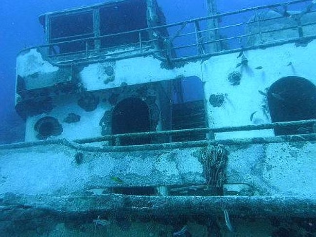 L’Herminie, một tàu khu trục của Pháp L’Herminie cũng gặp nạn tại Bermuda năm 1863. Con tàu với 3 cột buồm sừng sững trước gió đang trên đường trở về Pháp thì gặp nạn vì đâm vào rạn san hô cạn. Nó đang nằm sâu 10 m dưới đáy biển. Ảnh: Dive Bermuda.