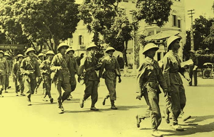 Đến 6h sáng 9/10/1954, quân đội lại theo nhiều đường từ ngoại thành tiến vào nội thành, chia làm nhiều cánh quân tiến vào 5 cửa ô chính rồi từ đó tỏa đi các nơi. Lần lượt bộ đội tiếp quản nhà ga, phủ Toàn quyền, khu Đồn Thủy, khu Bờ Hồ, phủ Thống sứ.