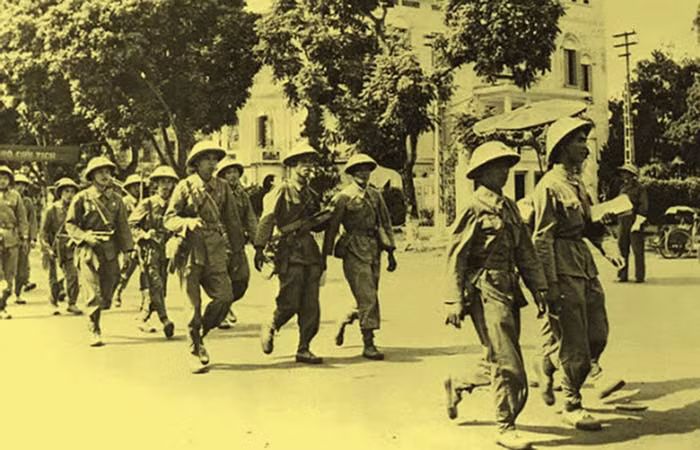 Đến 6h sáng 9/10/1954, quân đội lại theo nhiều đường từ ngoại thành tiến vào nội thành, chia làm nhiều cánh quân tiến vào 5 cửa ô chính rồi từ đó tỏa đi các nơi. Lần lượt bộ đội tiếp quản nhà ga, phủ Toàn quyền, khu Đồn Thủy, khu Bờ Hồ, phủ Thống sứ.