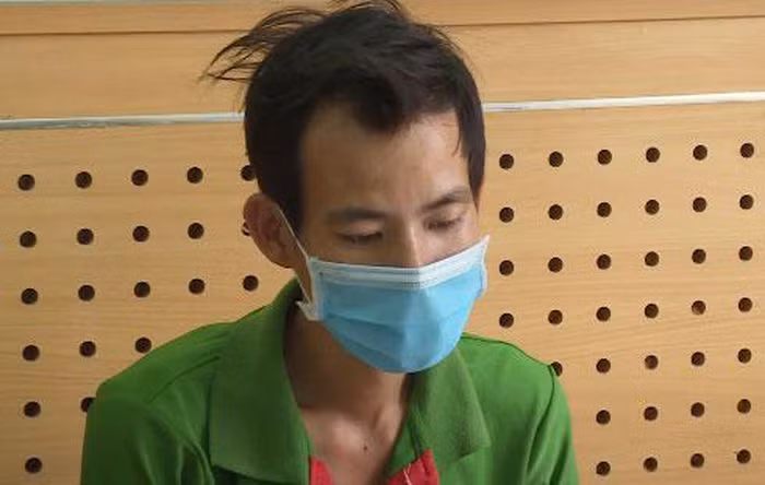 Khoi to doi tuong lang ma, tan cong can bo to kiem soat dich Covid-19