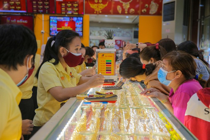 Gia vang hom nay 29-5: Manh me vuot qua moc 1.900 USD/ounce