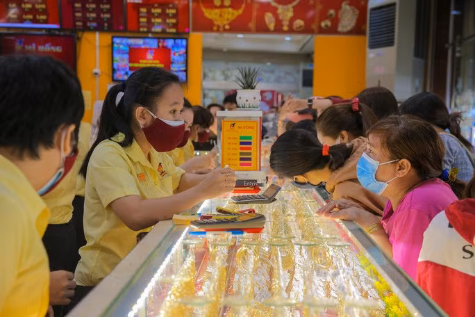 Gia vang hom nay 29-5: Manh me vuot qua moc 1.900 USD/ounce