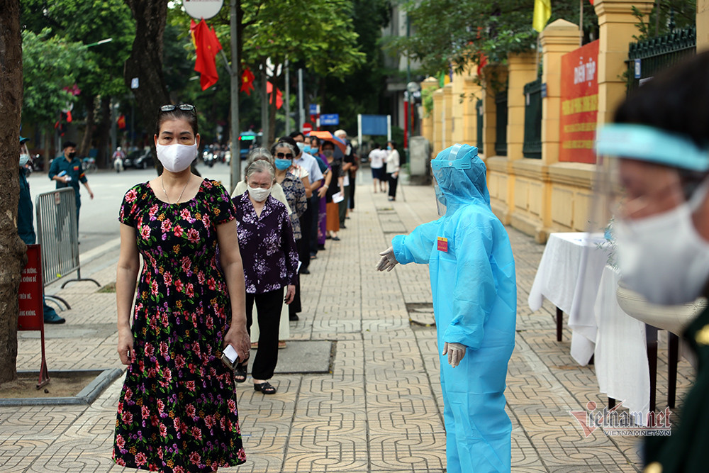 Giữ khoảng cách để phòng dịch