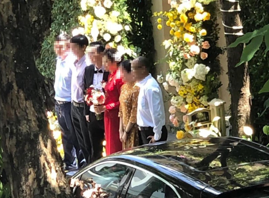 Bat chap lenh cam, mot gia dinh o TPHCM van to chuc dam cuoi giua dich COVID-19