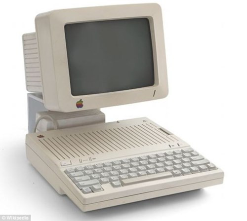 Phiên bản hoàn chỉnh của Apple IIc, được thiết kế để dễ dàng mang đi trong khoảng cách gần.