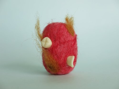 Lấy cảm hứng từ mẫu vật sử dụng trong lớp sinh học, các mặt hàng trong cửa hàng Simmone Spring Organ Grinder giúp du khách có thể quan sát một phần các bộ phận bên trong cơ thể con người, như hình ảnh một khối u quái được lấy làm kẹp tóc này.