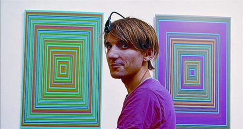 Sau khi được “ghép” thêm một con mắt điện tử chuyên dụng (eyeborg), cơ thể Harbisson thích ứng hoàn hảo với thiết bị này. Hiện nay, khả năng phân biệt màu sắc của anh rất xuất sắc, vượt ra ngoài khả năng của một người bình thường.