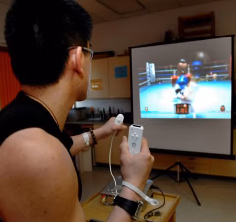  Chấn thương vì chơi game Nintendo Wii. Các bác sỹ khoa chỉnh hình đã quen với hàng loạt các chấn thương do bệnh nhân chơi games trên Nintendo Wii. Những chấn thương này bao gồm chấn thương đầu, lệch vai, gãy xương.