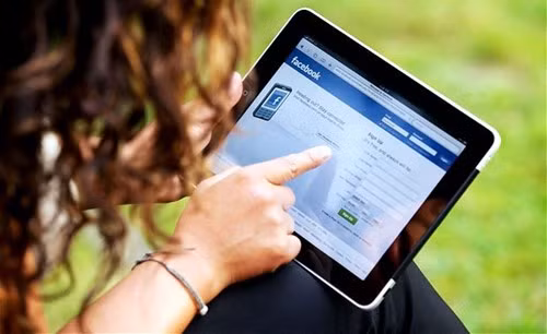 Sau khi hoàn thành việc vệ sinh cho thiết bị, bạn để máy khoảng 10 phút rồi khởi động lại để sử dụng.