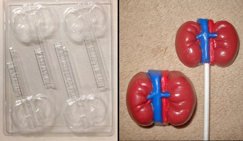 Hai quả thận đỏ tươi này thực chất là chiếc kẹo mút dành cho các fan của zombie do vợ chồng Richard và Phyllis Drimmer thiết kế. Ngoài ra, nhà Drimmers còn cung cấp cả những viên kẹo hình bộ xương hoàn hảo cho bữa tiệc Halloween tiếp theo của bạn.