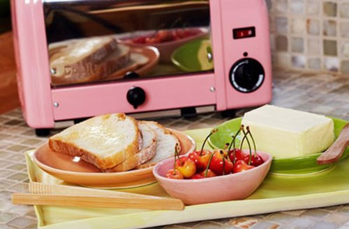 Sắp xếp thức ăn trong lò vi sóng theo nguyên tắc miếng to, dày đặt ngoài cùng – phía gần các bức tường. Trong khi đó, thực phẩm có cùng kích thước và hình dạng như khoai tây cắt lát có thể xếp thành một vòng tròn hoặc ô vuông.