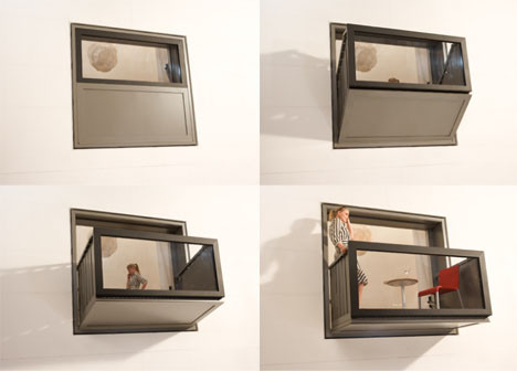 Khách đến thăm nhà chắc chắn sẽ vô cùng thích thú với khoảng ban công nhỏ nhắn mở ra ngay từ cửa sổ nhà bạn. Khi không dùng đến, bạn có thể gấp lên hết sức gọn gàng và an toàn tuyệt đối.