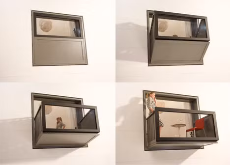 Khách đến thăm nhà chắc chắn sẽ vô cùng thích thú với khoảng ban công nhỏ nhắn mở ra ngay từ cửa sổ nhà bạn. Khi không dùng đến, bạn có thể gấp lên hết sức gọn gàng và an toàn tuyệt đối.