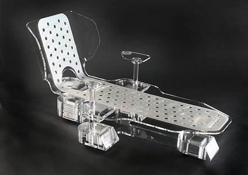 Vẫn là ghế tựa nhưng bạn sẽ được tận hưởng cảm giác “lơ lửng trên chín tầng mây” với thiết kế không chân độc đáo của ghế Hoverit Lounger.