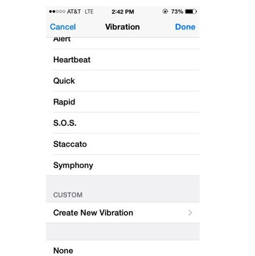 Cài đặt mỗi số liên lạc một kiểu rung khác nhau bằng cách vào Contacts > Chọn số > Edit, cuộn xuống dưới rồi chọn Vibration > Create New Vibration. Trong cửa sổ mới, chạm và giữ để tạo một mẫu rung.