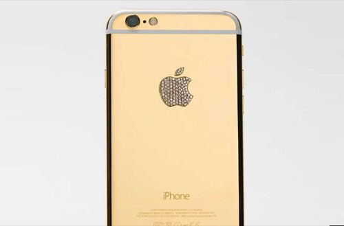 Được mạ vàng 24 cara, chiếc "Lux iPhone 6" đến từ Brikk này có giá 8.895 USD (khoảng 190 triệu đồng). Lưu ý logo "táo khuyết" không phải đính bằng các viên pha lê Swarovski đâu, mà bằng kim cương đấy.
