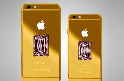 Tất nhiên, dân chơi thì có nhiều cấp độ. Nếu cảm thấy chịu được "lửa", thì chiếc iPhone 6 Plus "Falcon Luxury" này bằng vàng ròng 18K cùng với một viên kim cương hồng khổng lồ sẽ "cướp" đi của bạn 110.500.000 USD, tương đương với 2,35 nghìn tỷ đồng đấy. Sản phẩm được cung cấp một chế độ bảo hành mở rộng.