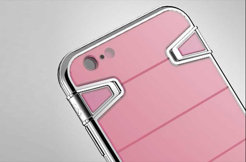 Atelier còn chế một chiếc ốp lưng mang phong cách "hào nhoáng" như thế bằng thép và sapphire hồng, là loại vật liệu được biết đến bởi độ bền rắn chắc. Chiếc iPhone này có giá 2.200 USD (khoảng 47 triệu đồng).