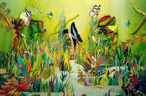 Jee Young Lee thực hiện toàn bộ tác phẩm này trong một studio có diện tích chưa đến 15 mét vuông. Tất cả đạo cụ, dàn dựng cảnh trí đều do cô tự tay thực hiện.