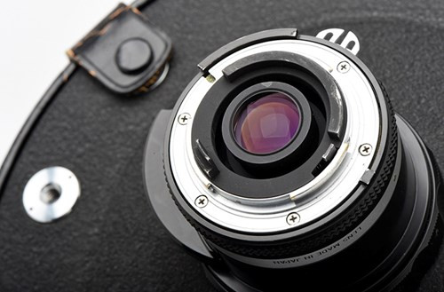 Mức giá ống kính tùy thuộc tình trạng hoàn hảo.