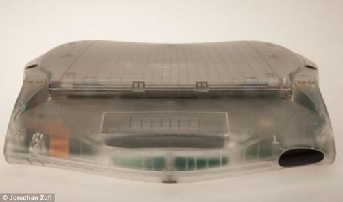 Cận cảnh eMate 300, sản phẩm máy tính dành cho giáo dục của Apple.