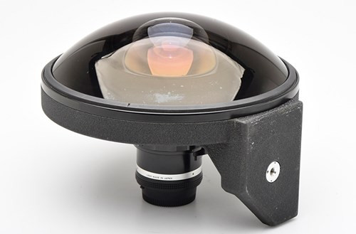 Nikkor 6mm f/2.8 được ra mắt lần đầu vào năm 1972 và có thể gắn được trên bất kì mẫu máy ảnh Nikon nào