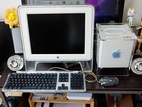 Power Mac G4 Cube thường xuyên bị quá nóng do thiếu quạt làm mát bên trong nên cuối cùng sản phẩm bị khai tử trong năm 2001.