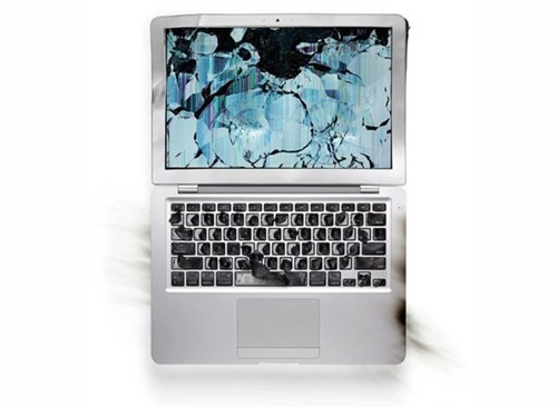 Với bộ ảnh này, anh muốn mọi người suy nghĩ lại về mối quan hệ của mình với những món đồ công nghệ hiện diện trong cuộc sống.