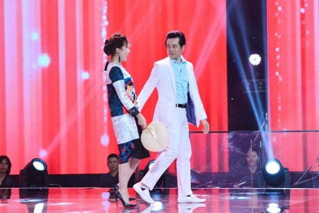  Ngoài các tiết mục biểu diễn của thí sinh, thì những màn tung hứng của các huấn luyện viên cũng mang lại cho khán giả những bất ngờ. 