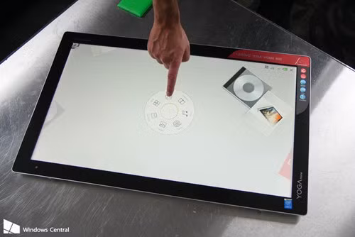 Dù có khá nhiều tùy chọn phần cứng để người dùng thoải mái lựa chọn tùy theo nhu cầu sử dụng nhưng các phiên bản máy tính AIO Lenovo YOGA Home 900 đều sở hữu 3 cổng USB 3.0, ngõ cắm headphone/mic, ngõ vào HDMI, pin dung lượng 73Wh có thể cho thời lượng sử dụng khoảng 3 giờ và cài đặt sẵn Windows 10.