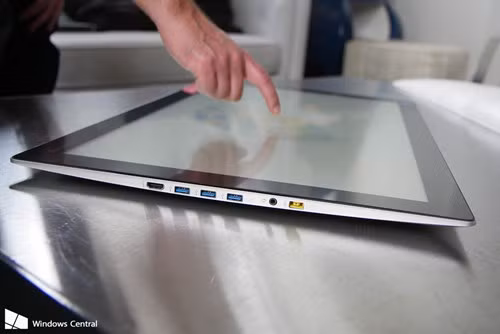 Hiện tại, phiên bản dùng YOGA Home 900 trang bị bộ xử lý Intel Core i5 -5200U, RAM 8GB, ổ SSD 256GB, đồ họa NVIDIA GeForce 940A với 2GB bộ nhớ đồ họa có giá bán khoảng 1.499 USD.