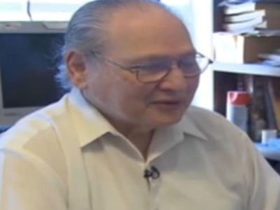  0. Một người đặc biệt khác trong bài viết này đó là Ronald Wayne, ông là đối tác đầu tiên với Apple nhưng sau đó đã bán đi cổ phần tại Apple của mình cho Markkula với giá 1.700 USD vào năm 1977, và nếu không bán số cổ phần ấy đi thì có lẽ bây giờ ông đã có hàng triệu USD trong tay. 